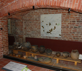 Die prähistorische Abteilung im Kellergewölbe